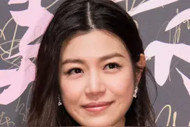 陈妍希的私服和红毯穿搭对比，女明星怎么穿都是美的！图片