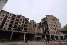 又一楼盘烂尾，开发商欠7百亿，老板下落不明，业主还能进户吗？图片