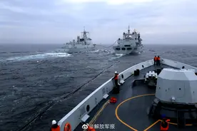 踏浪出击！东部战区海军舰艇编队实战化训练图片
