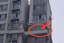 生死关头！山东一男子从16楼纵身跳下救起3岁娃！图片