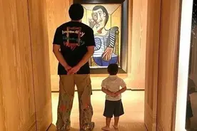 周杰伦晒3岁儿子正面合照，父子俩时尚默契，儿子比爹还帅图片