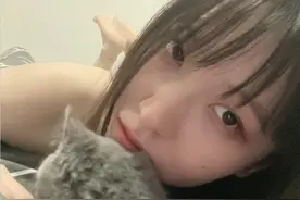 小说：我在女厕所吓唬美女同事有老鼠，不料她却跳到我身上：我怕图片