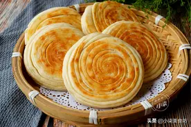 2元一个盘丝饼，教你在家做，暄软多层，一圈一圈撕着吃，太香了图片