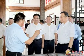 中国人寿保险（集团）公司总裁袁长清赴郧西调研定点扶贫工作图片