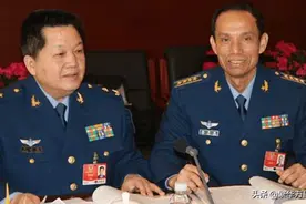黄植诚驾驶战机，起义投诚，1995年，如何晋升少将军衔？图片