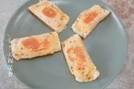 菠萝不要直接吃了，简单一做，是早餐，也是小零食，香甜可口图片