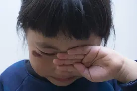 女儿被同学掌掴，妈妈这样处理对方不敢再犯，网友：有智慧图片
