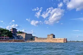 中国万里长城最东边，尽头原来在大海上，看完感叹古人的无穷智慧图片