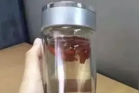 保温杯突然爆炸，致23岁女孩眼球破裂！请大家小心这个错误图片