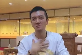 黄圣依老公杨子直播“翻车”，用价值近亿元茶壶喝茶险些打碎图片