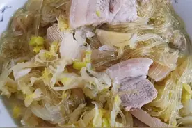 酸菜粉条炖白肉，好吃到爆的家乡美味！图片