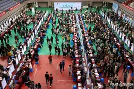 2019安徽共青团组织服务青年就业系列公益招聘会在安徽大学启动图片