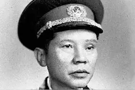 马家军追捕他，无处藏身时放羊老汉让他躲进羊群躲过一劫，授上将图片