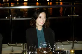 生活也许在别处，但酒杯必须在眼前图片