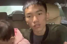 小伙收到网友寄来的衣服，直呼太难看了穿出去丢人呢！见不了亲威图片