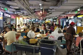 乌鲁木齐人气最旺美食广场！每天千人就餐，下午四五点还人满为患图片