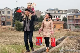 “姑姑又来我家蹭吃蹭喝啦！”4岁娃童言无忌，揭露出嫁女儿之殇图片