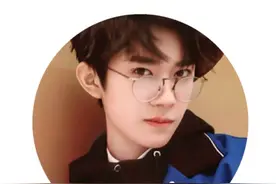 易烊千玺：“你要努力来见我”图片