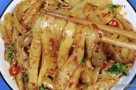 杏鲍菇别再炒着吃，这样一蒸一撕，不需要过油，上桌就被抢光图片