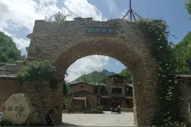 秦岭山下“终南山寨”，绝佳避暑之地，感受另类民国山寨风情图片