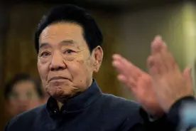 单田芳墓碑上只写了六个大字，且听下回分解图片