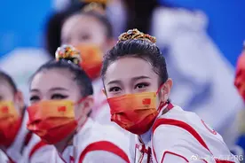 闭幕式上的高挑美女！艺术体操女神黄张嘉洋 身材出众颜值吸晴图片