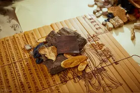 虚邪贼风，避之有时，恬淡虚无，真气从之，精神内生，病安从来？图片