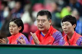 中国“女乒教父”，亲手培养三个“大满贯”得主，与张怡宁如父女图片