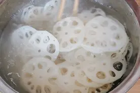 入秋后，这菜我一周吃3回，一煮一拌就上桌，家庭主妇的最佳选择图片