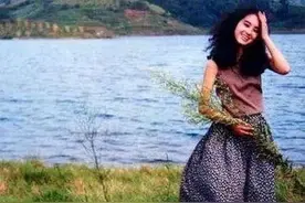 连队为班长办婚宴，连长见4瓶酒喝完了，说就到这里吧图片