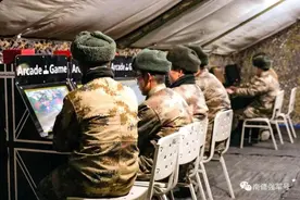 边防战友在5000米高原上，打街机、涮火锅、洗热水澡……图片