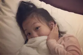 陈数为女儿庆生，为爱情不生育，却有干女儿和继子满足当妈的心图片