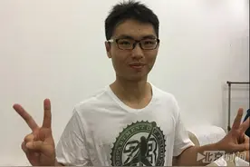 两个高考状元：一个考入清华，致敬中产；一个进入北大，感谢贫穷图片