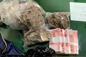萍乡：旅客将5万元现金遗落，车站人员“完璧归赵”还失主图片