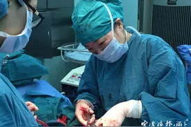 每年近800台手术，八成疑难危重症！她是宁波人家喻户晓的“接生妈妈”图片