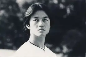 还不起4000万的李亚鹏，总有优秀姑娘，连成串的栽在他手上？图片