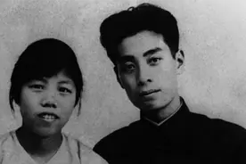 周恩来的父亲去世，邓颖超为何没有告诉他？图片