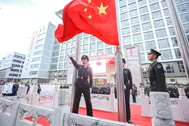 解放军总医院第三医学中心多种形式庆国庆图片