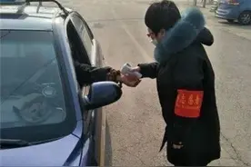 一位小学生独白：妈妈就是我心中的钢铁侠!图片