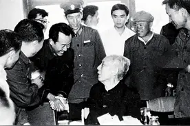 为王震将军视察黑龙江垦区作前导，作者：黄黎图片