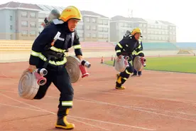 首届“火焰蓝”体能比武对抗赛系列报道（四）| 100米负重跑 ……图片