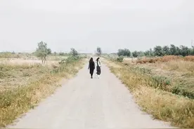 真心爱你的男人，才会在这4个时候联系你图片