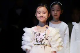 小甜馨越长越漂亮，父母的强大基因，如何遗传给孩子？图片