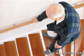 年龄越大，越怕腿脚不灵活，日常护骨认准3大穴，走路有劲关节好图片