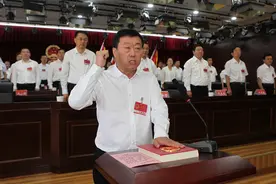 横山区第一届人民代表大会第六次会议隆重召开 贺建湘全票当选区人民政府区长图片