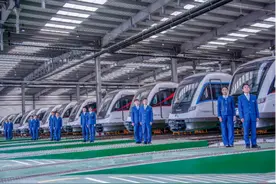 成都首批地铁快线司机来啦！图片