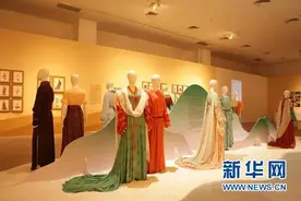 敦煌服饰艺术展在北京服装学院开幕图片