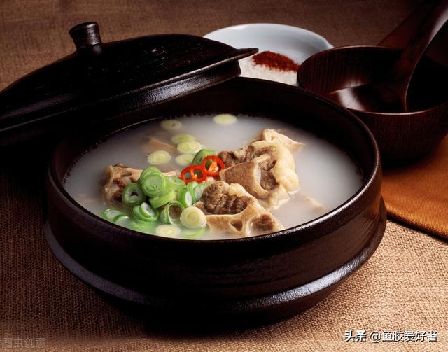 瘦肉红枣枸杞茯苓花胶汤功效 2026年阿胶和茯苓大枣猪肉汤的功效