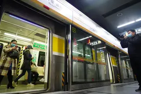 方便了！明起北京公交地铁“一码通乘”图片