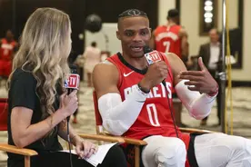 很及时！威少承认停赛有好处，卡佩拉示好哈登，休城三将有望爆发图片